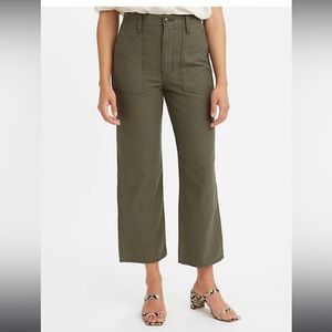 Green Levi’s Ribcage Straight pant